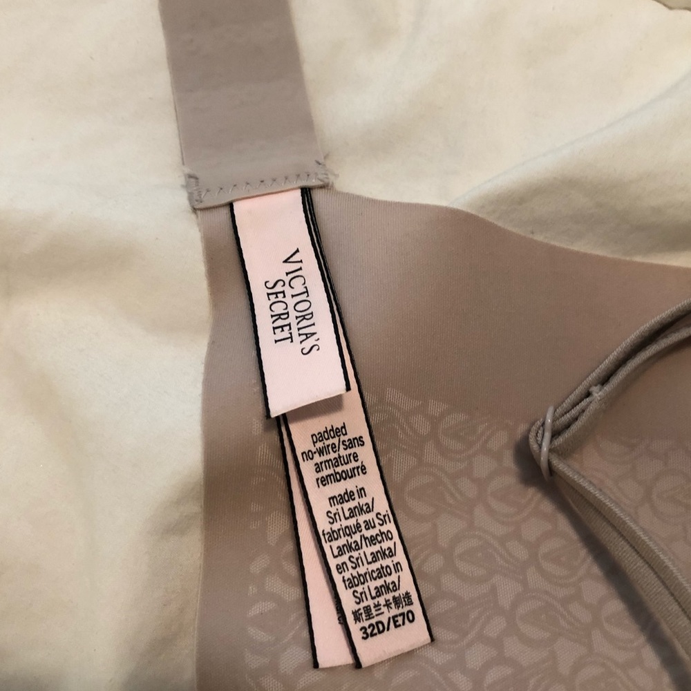 32D no wire nude VS bra